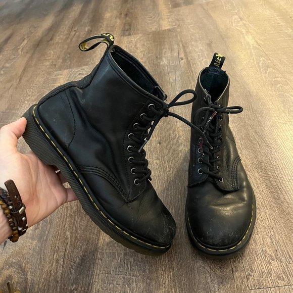 Dr. Martens Other - Dr. Martens Men's 1460 8 Eye Lace Up Leather Boots Size 9